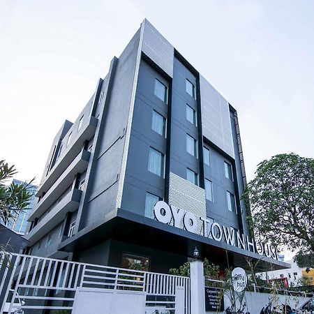Oyo Townhouse 028 Corporate Suite Noida Exteriör bild