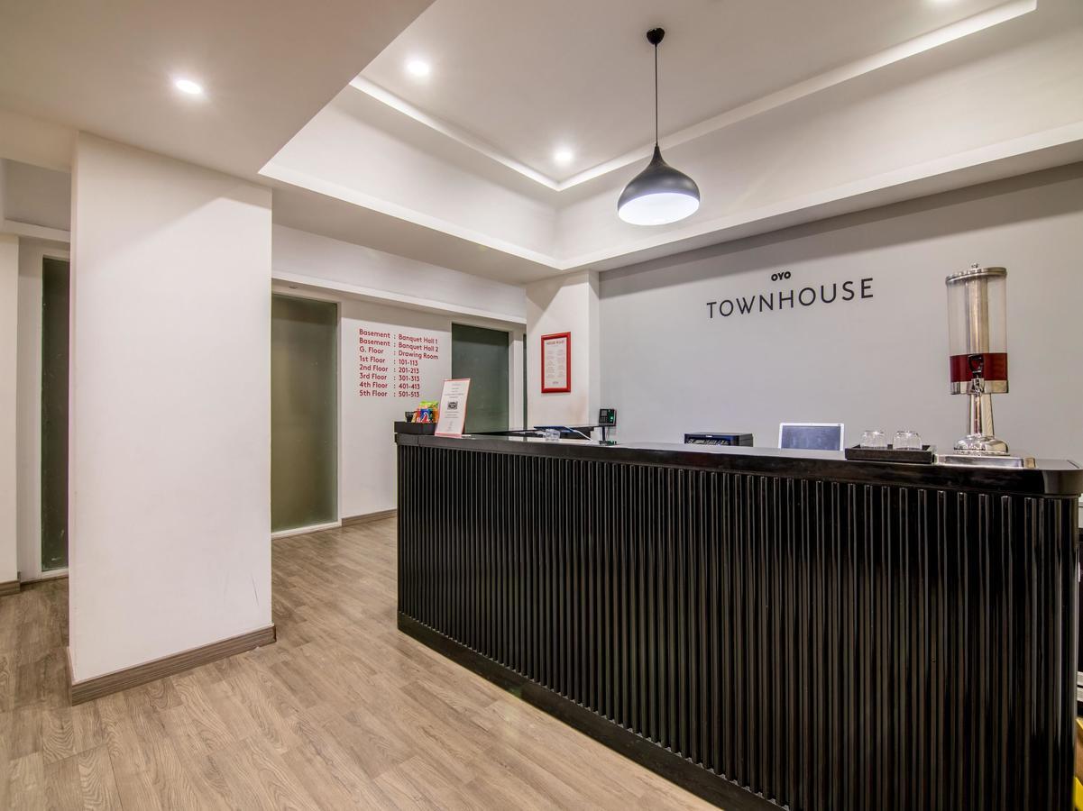 Oyo Townhouse 028 Corporate Suite Noida Exteriör bild