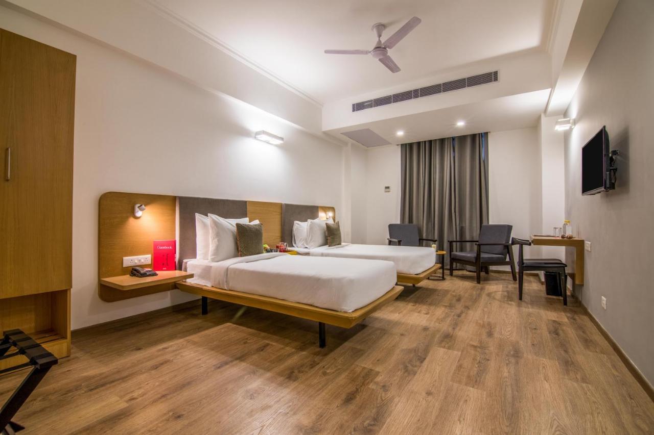 Oyo Townhouse 028 Corporate Suite Noida Exteriör bild