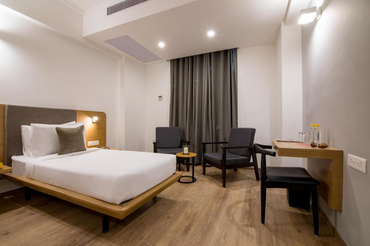 Oyo Townhouse 028 Corporate Suite Noida Exteriör bild