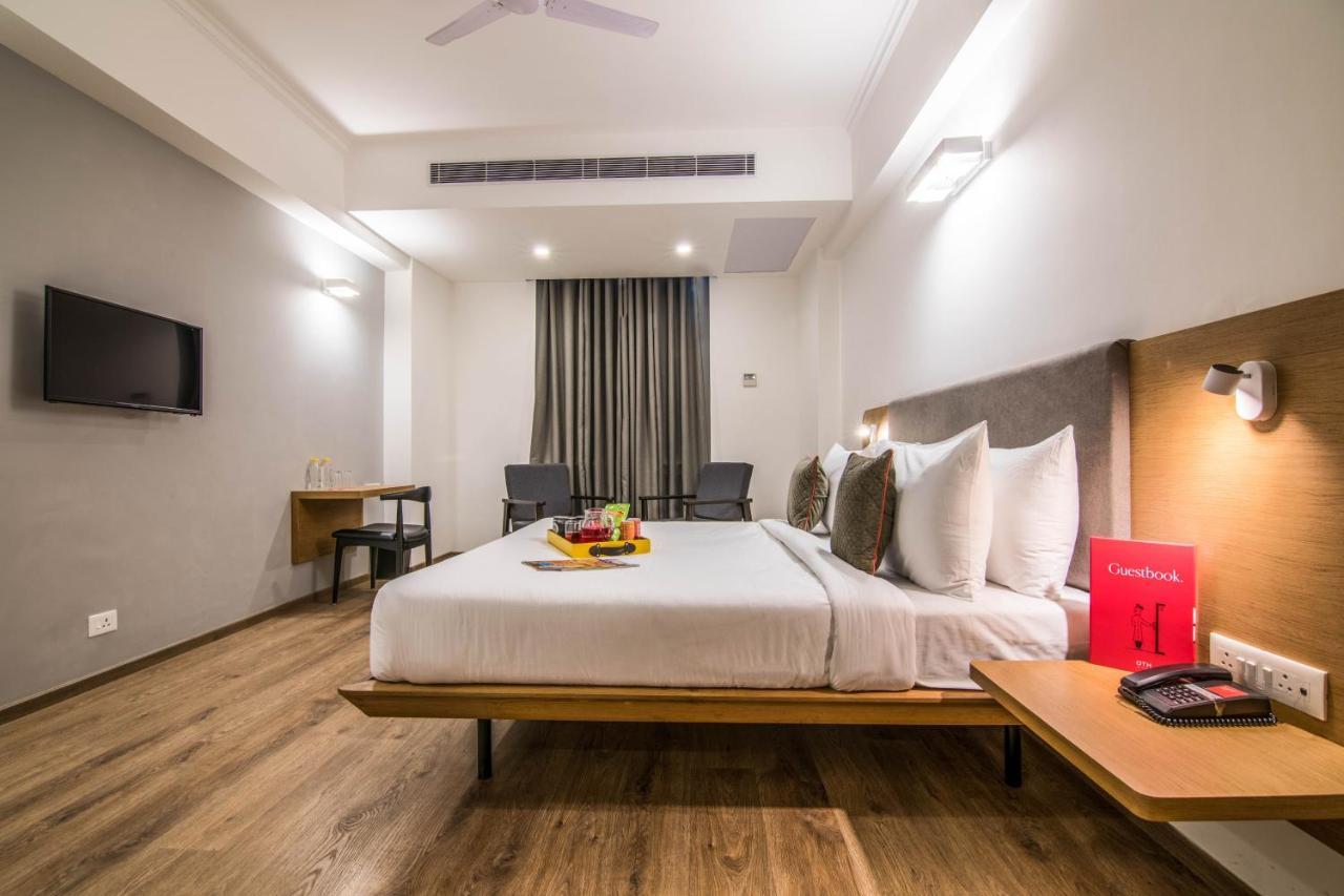Oyo Townhouse 028 Corporate Suite Noida Exteriör bild