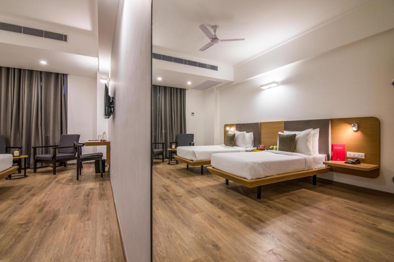 Oyo Townhouse 028 Corporate Suite Noida Exteriör bild