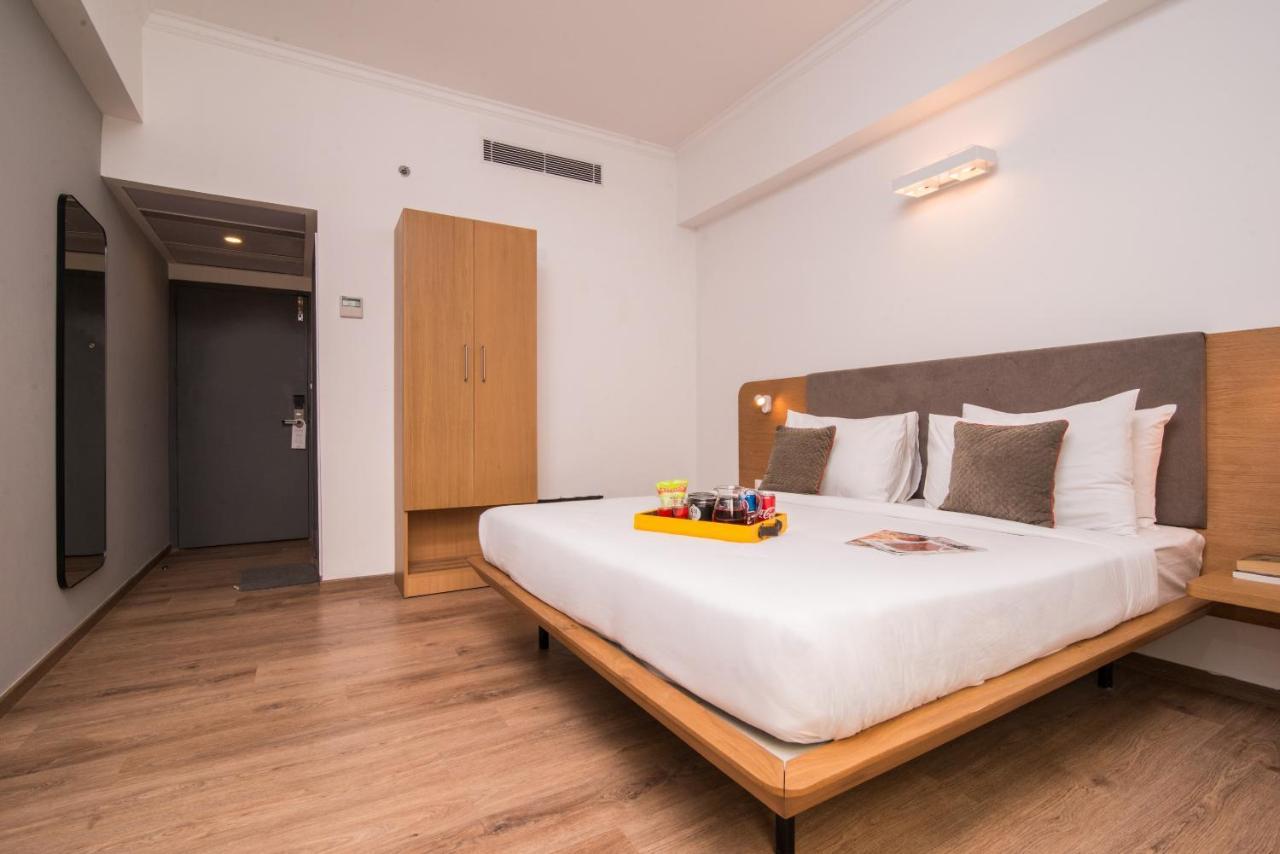 Oyo Townhouse 028 Corporate Suite Noida Exteriör bild