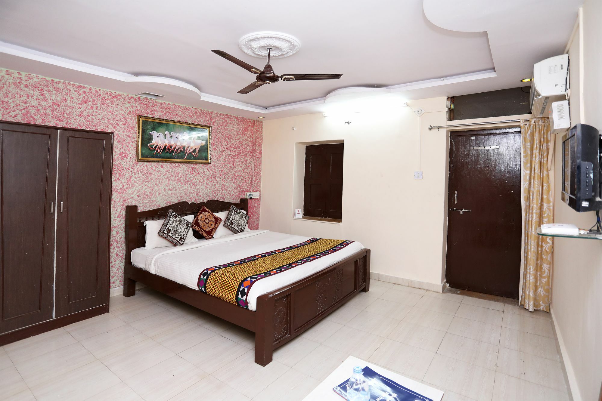 Oyo Townhouse 028 Corporate Suite Noida Exteriör bild