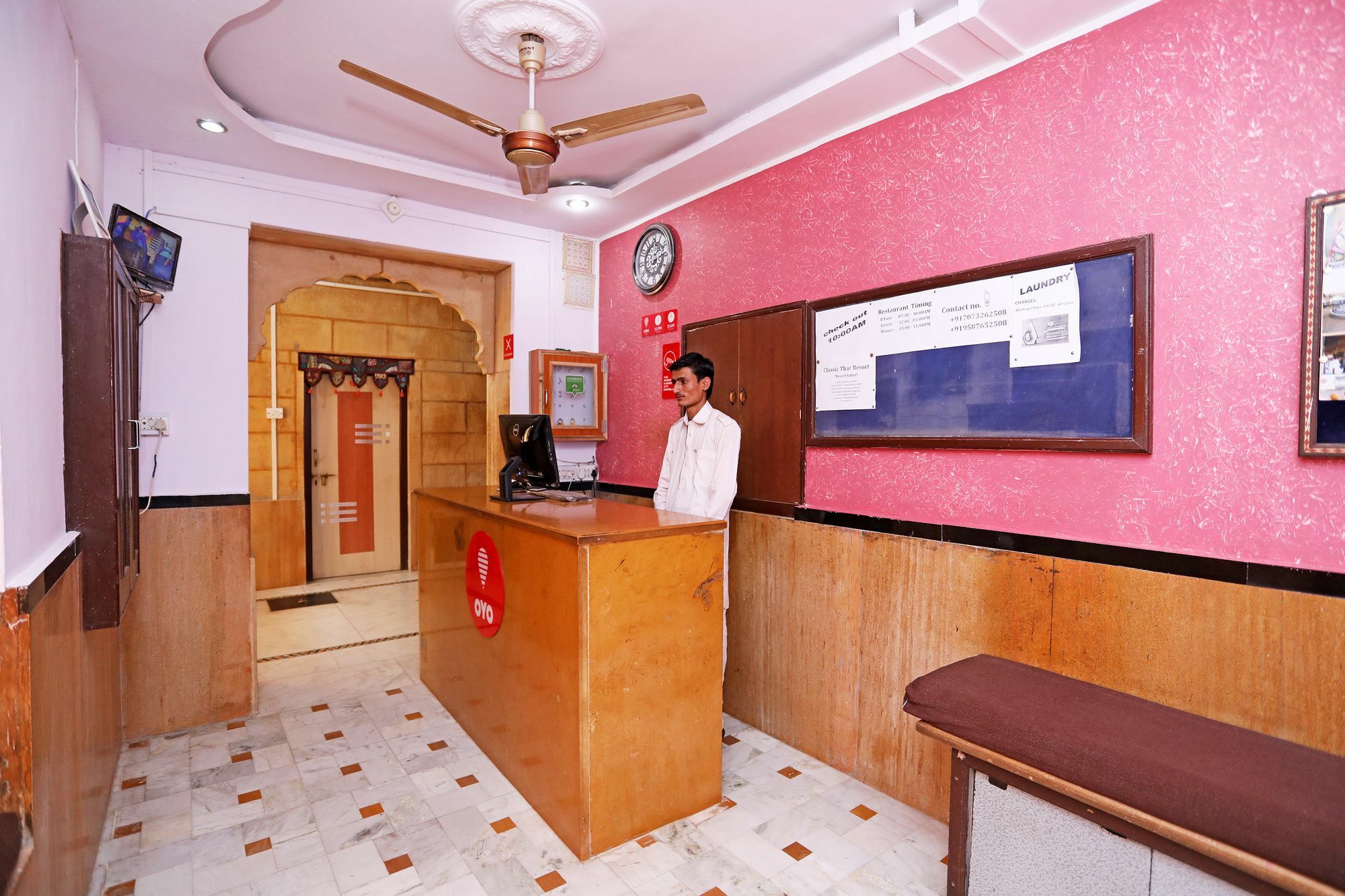 Oyo Townhouse 028 Corporate Suite Noida Exteriör bild