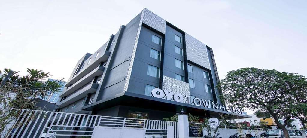 Oyo Townhouse 028 Corporate Suite Noida Exteriör bild
