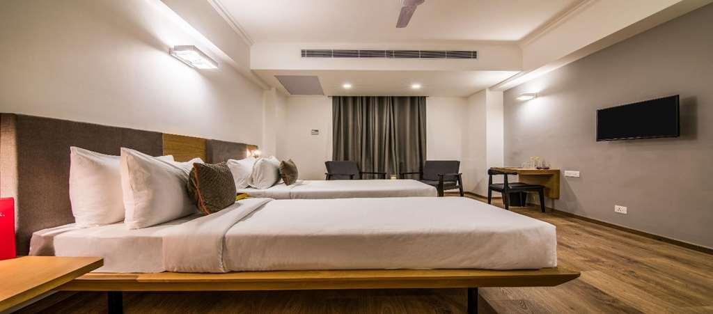 Oyo Townhouse 028 Corporate Suite Noida Rum bild